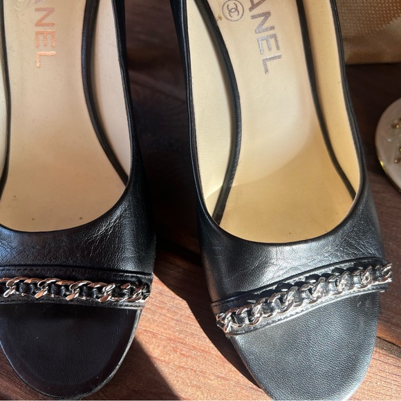 Chanel Interlocking CC Logo Heels 7.5, black. Open Toe - Picture 9 of 10